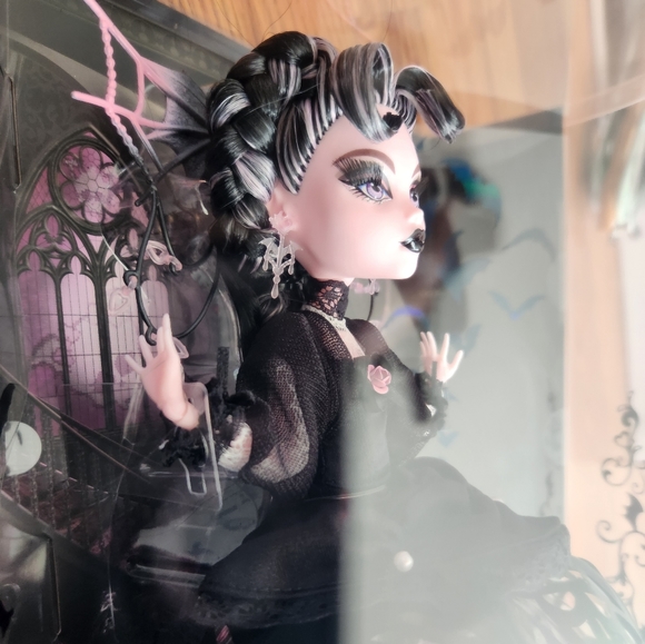 ✅ Ships Today ✅ Monster High Draculaura Vampire Heart - NIB - Picture 4 of 11